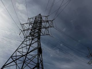 Сёла в Приморье остались без света из-за обрыва проводов во время непогоды