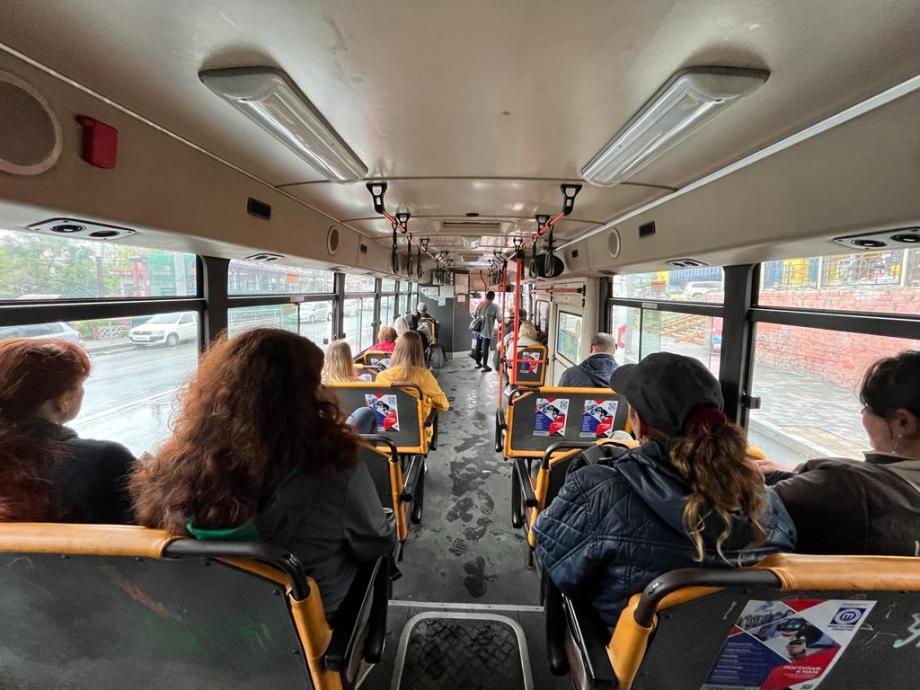 Фото: PRIMPRESS | «Он же тоже человек»: приморцы встретили в автобусе неожиданного пассажира