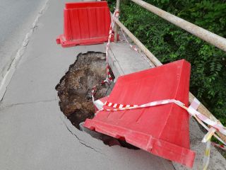 Провал на Партизанском проспекте во Владивостоке обещают заделать осенью