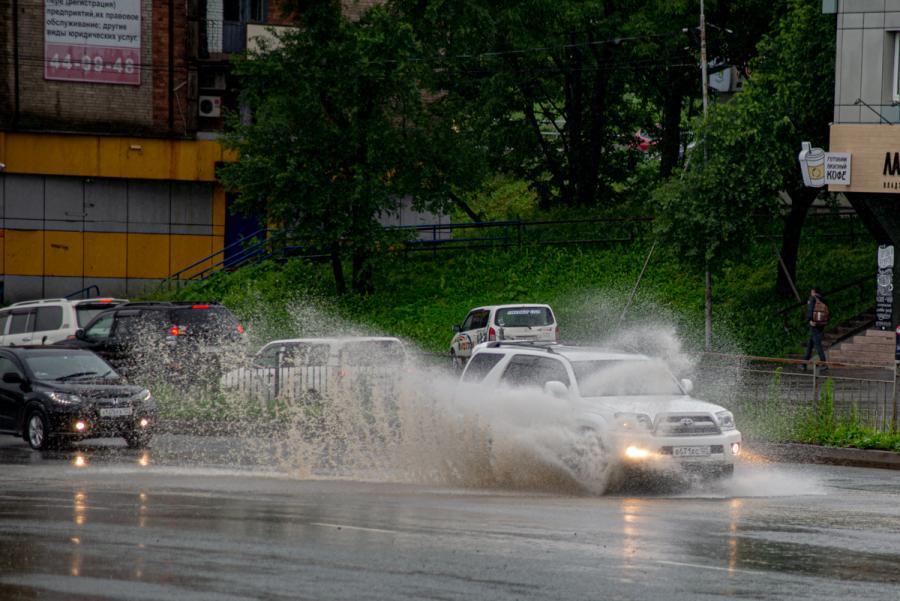 Фото: PRIMPRESS | Сильный ливень и духота обрушатся на Владивосток в самый неудобный момент