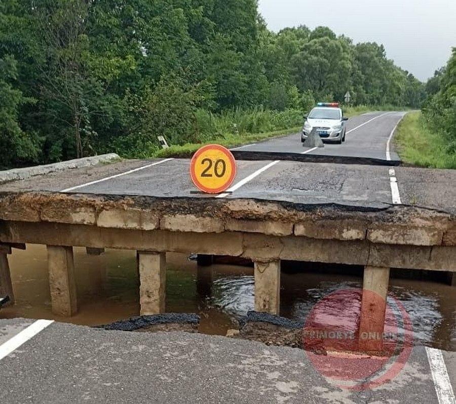 Фото: Telegram-канал "Приморье | Онлайн" | Председатель СК РФ заинтересовался обрушением автомобильного моста в Приморье