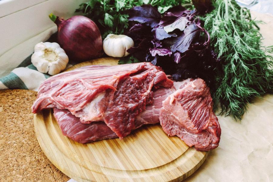 Мясо становится роскошью: цены на него стремительно растут