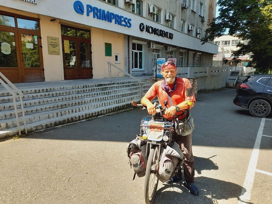 Брянский велопутешественник Андрей Козлов открыл «Нулевой километр» во Владивостоке
