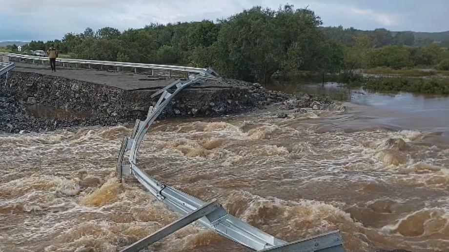 Фото: Telegram-канал gaahmo | «Мосты смыты, звучали сирены, эвакуируют людей». Ситуация в Приморье продолжает ухудшаться