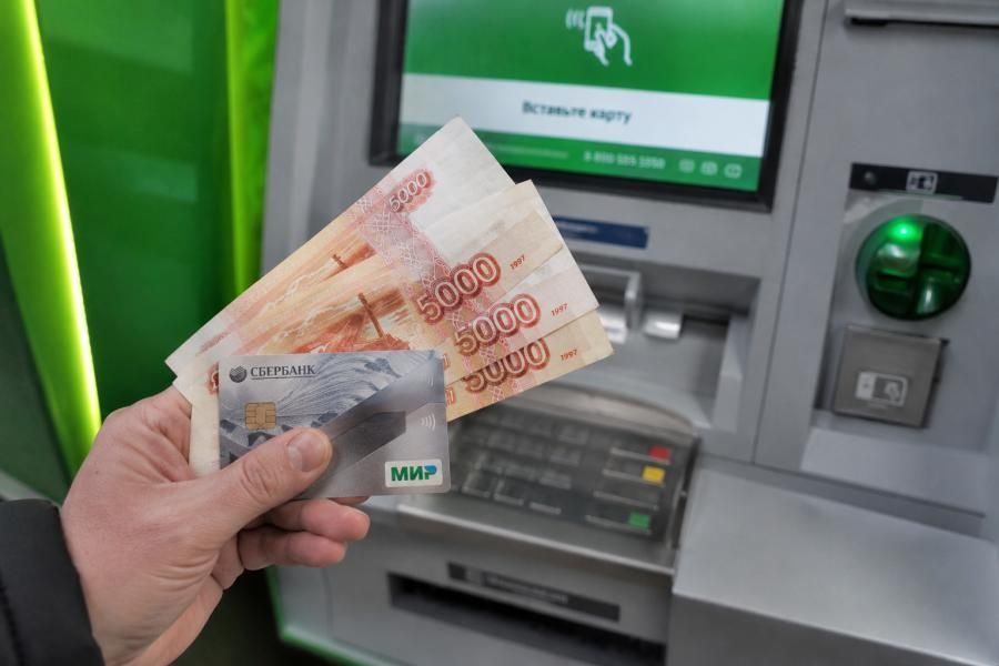 Пенсионер из Уссурийска отдал мошенникам более 5 миллионов рублей ради спасения денег
