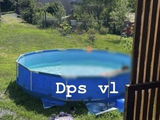 Голая пьяная женщина искупалась в чужом бассейне в Приморье