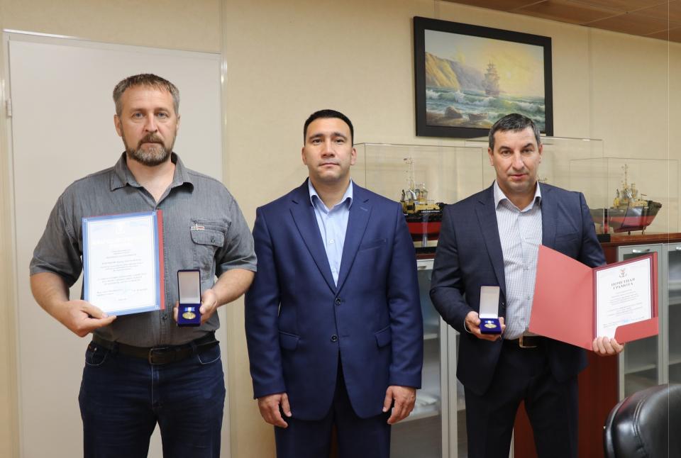 Власти Приморья и Находки наградили лучших строителей АО «Восточный Порт»