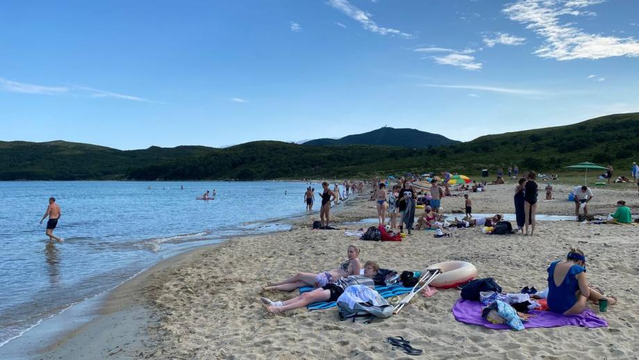 Фото: Telegram-канал gorod_vl | Толпы отдыхающих. Что происходит на популярных пляжах Приморья