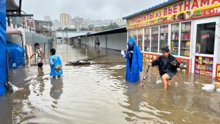 Китайский бизнес ушел под воду. Во Владивостоке затопило рынок на Спортивной и не только