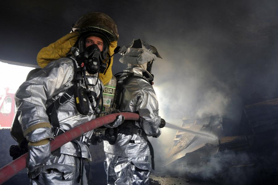 «Невозможно дышать»: жителей Владивостока напугал черный дым