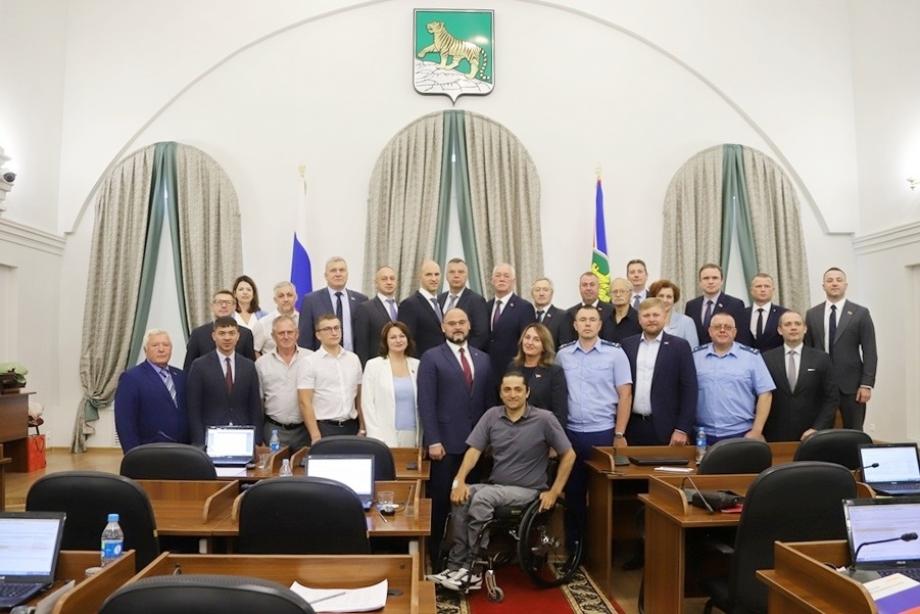 Фото: dumavlad.ru | Депутатам Думы Владивостока вручили почетные грамоты и благодарности