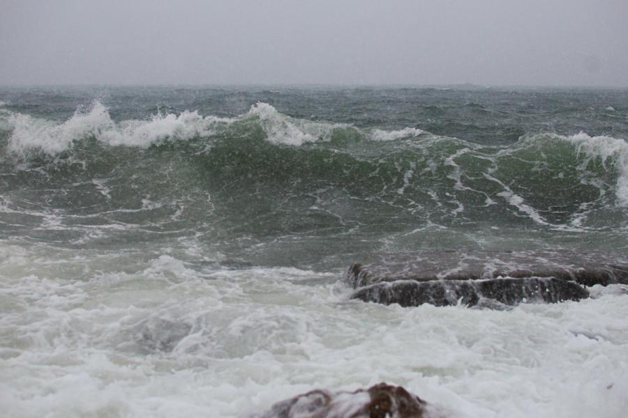 Фото: Елена Буйвол | Огромные волны ожидаются на пляжах Приморья