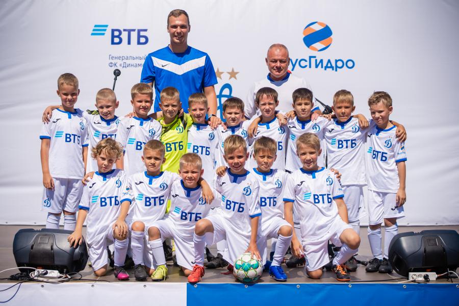 Во Владивостоке открылась футбольная академия «Динамо» при поддержке банка ВТБ