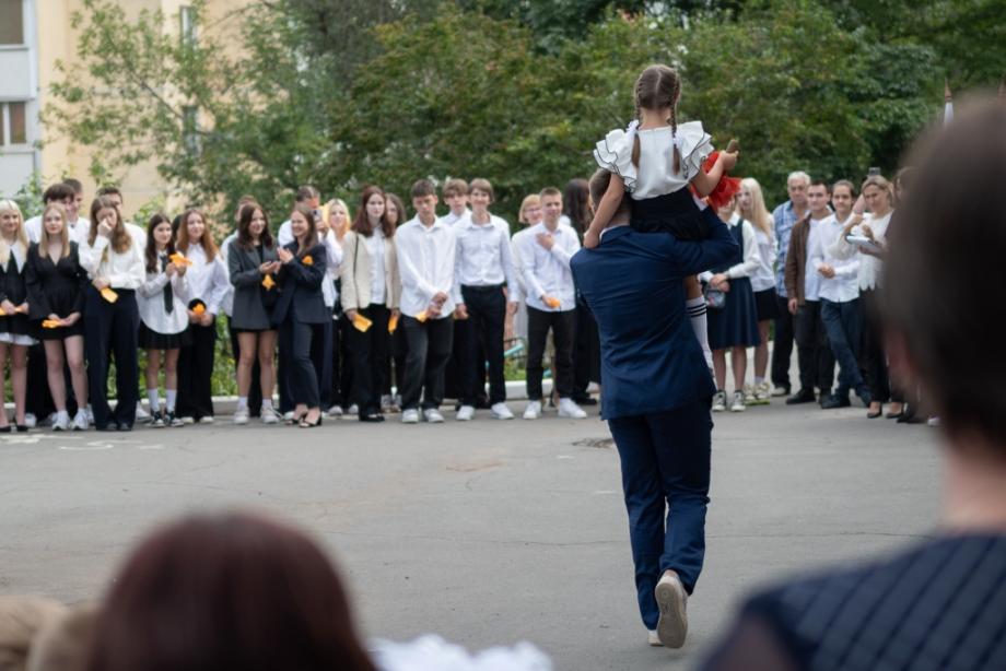 Фото: Елена Буйвол / PRIMPRESS | Фоторепортаж PRIMPRESS: как прошел День знаний в школе Владивостока