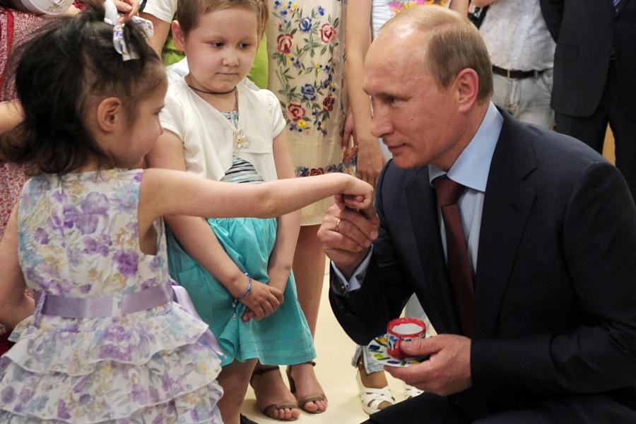 Фото: пресс-служба Кремля | «Вы очень талантливый и умный»: дети пришли в восторг от Путина в Приморье