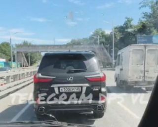 «Героев» надо знать в лицо: очередной автохам не пропускал скорую во Владивостоке