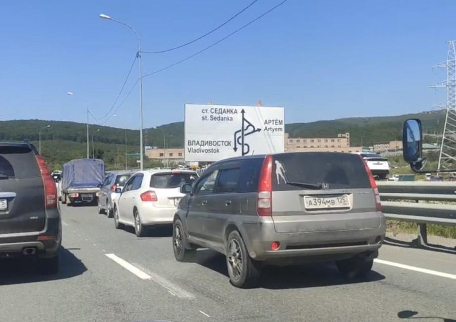 Фото: соц.сети | «Моментально все встало». Авария спровоцировала пробки на популярной трассе Владивостока