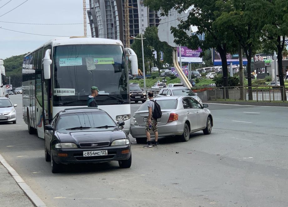 «Как в Форсаже»: во Владивостоке произошло ДТП при странных обстоятельствах