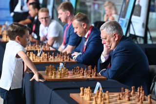 Восьмилетний школьник из Владивостока обыграл российский бизнес с разгромным счётом