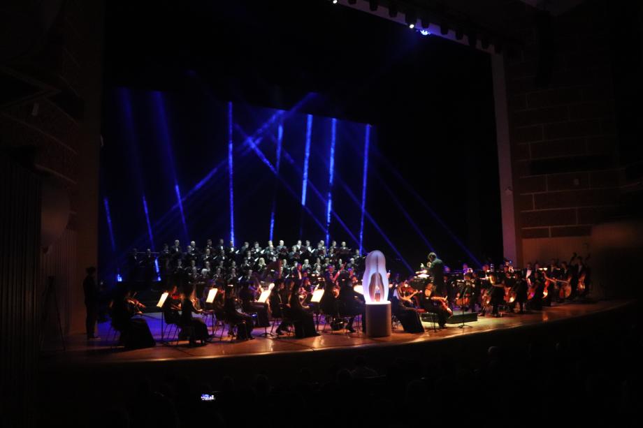 Фото: Екатерина Дымова / PRIMPRESS | На Приморской сцене Мариинского театра на ВЭФ-2023 впервые в мире прозвучала симфония для искусственного интеллекта