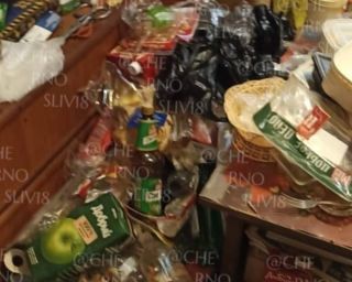 Жители одного из домов в Уссурийске пожаловались на свалку в соседней квартире