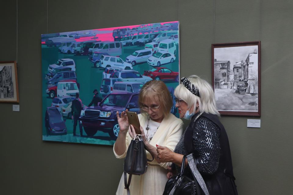 Фото: Екатерина Дымова / PRIMPRESS | «Нарисованный Владивосток» можно увидеть в залах Приморской государственной картинной галереи