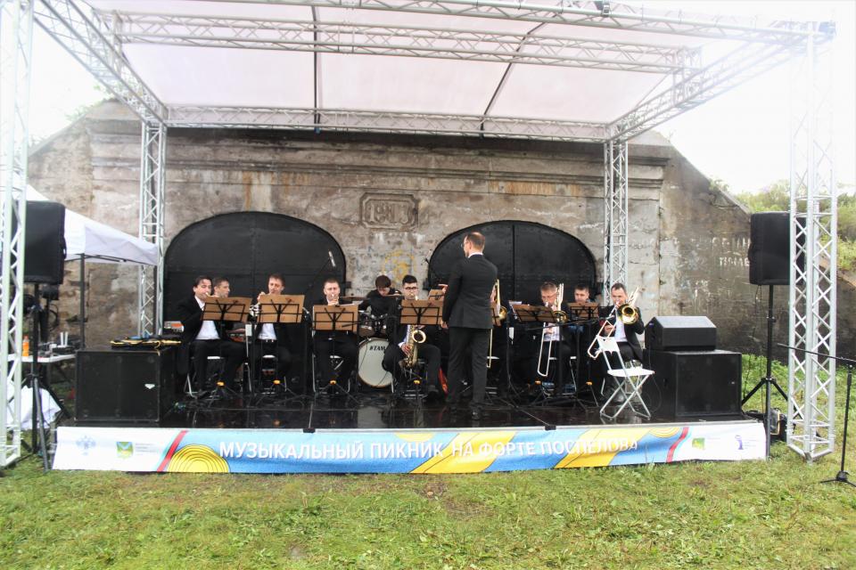 Фото: Екатерина Дымова / PRIMPRESS | Культурно отдыхаем: во Владивостоке проходят музыкальные пикники на форте Поспелова