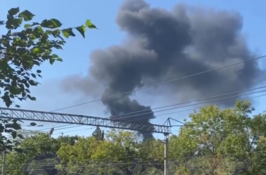 Фото: Telegram-канал Svodka25 | Сильный пожар в пригороде Владивостока напугал горожан