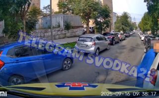 Героический поступок медиков во Владивостоке: врачи сдвинули автомобиль, преграждавший путь скорой