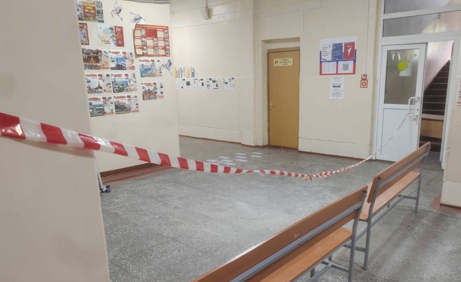 После обрушения потолка в школе Владивостока возбудили уголовное дело