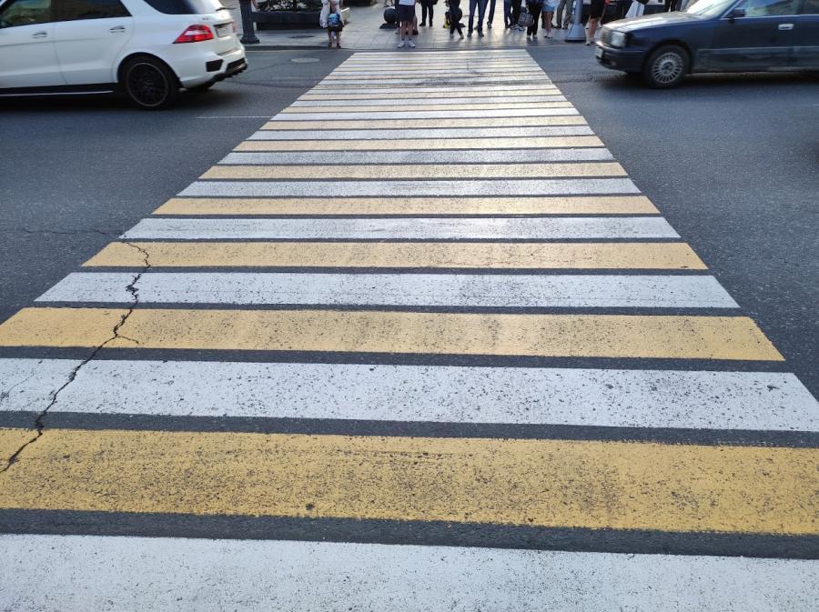 Фото: PRIMPRESS | «Прям на пешеходном переходе»: приморцы пожаловались на злостных нарушителей ПДД