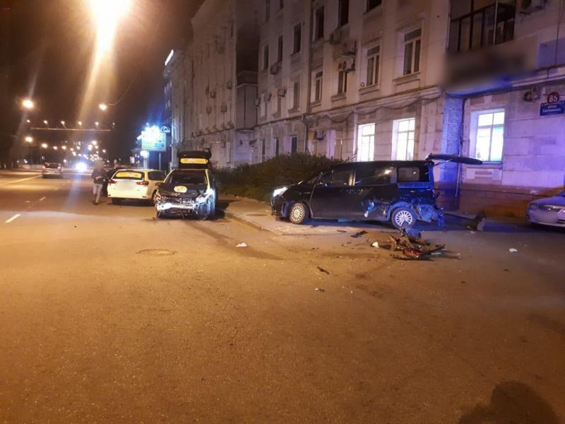 Фото: 25.мвд.рф | Во Владивостоке по вине водителя Toyota Prius в ДТП пострадали пять человек
