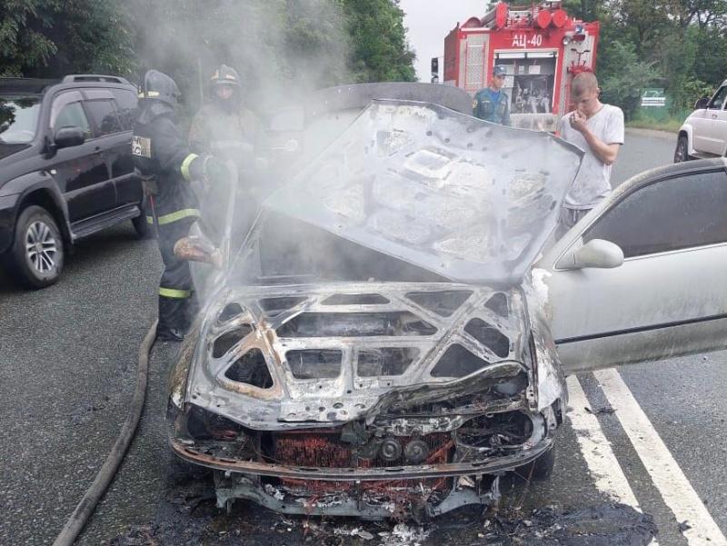Фото: 25.mchs.gov.ru | Еще три автомобиля в Приморье за сутки было уничтожено огнем