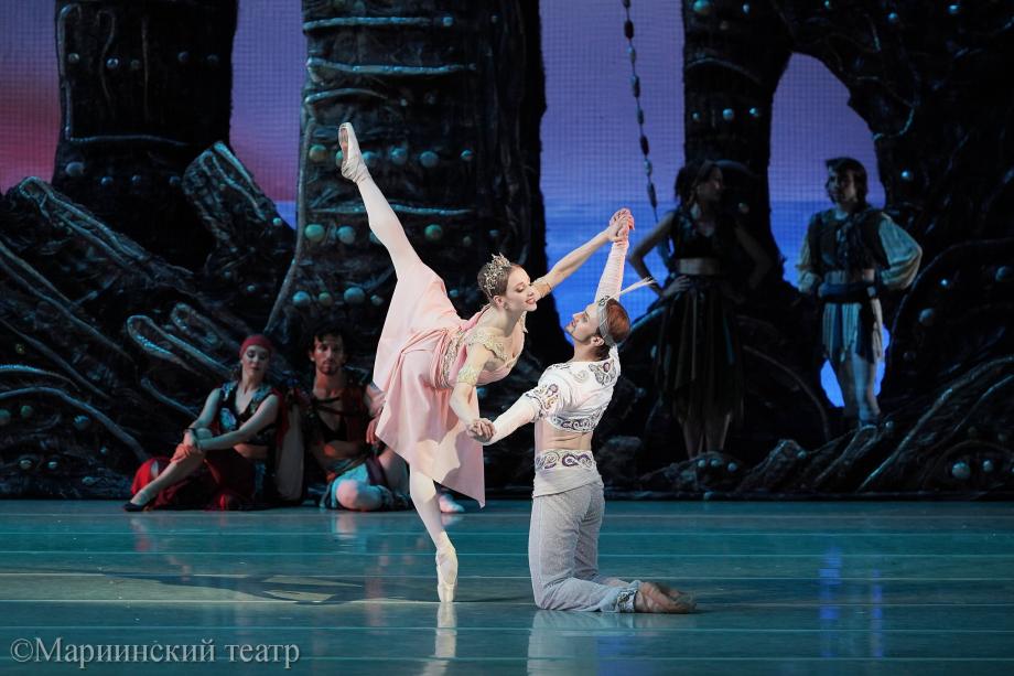 Солистка балета Мариинского театра Анастасия Лукина выступит на Приморской сцене