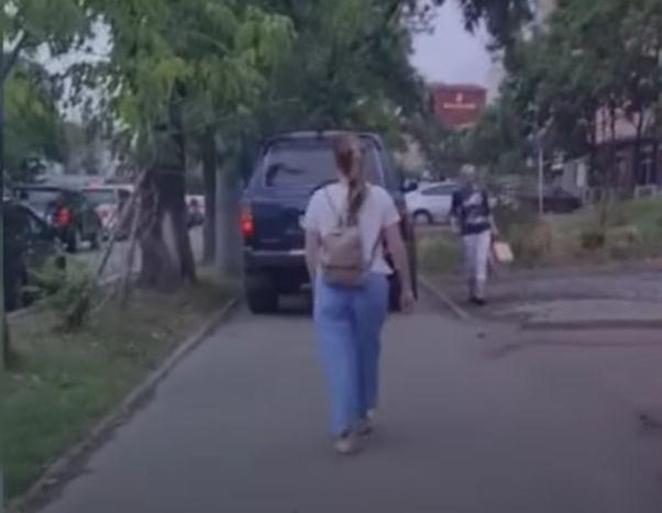 «Земля круглая»: во Владивостоке привлекли к ответственности водителя «крузака»