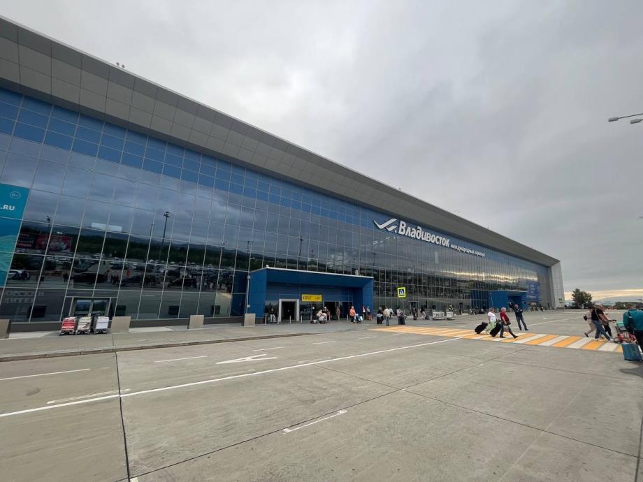В аэропорту Владивосток прокомментировали утренний инцидент на входе в терминал