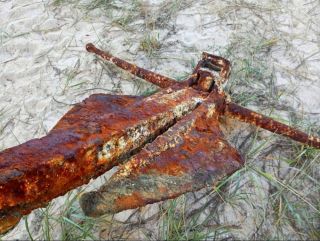 Американский якорь времён Второй мировой войны нашли на побережье самого южного острова России