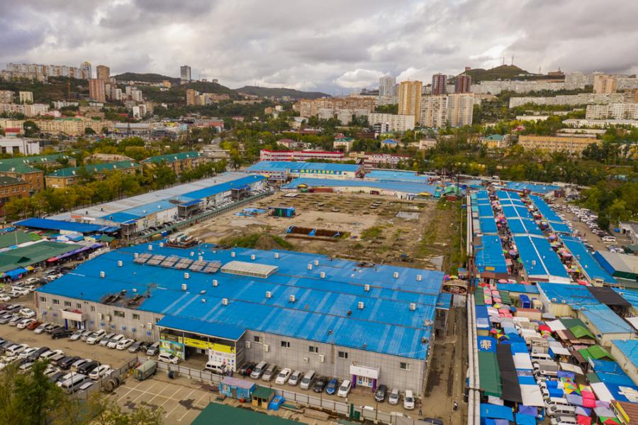 Фото: Т. Меель | На Спортивном рынке Владивостока применяли схему ухода от налогов?