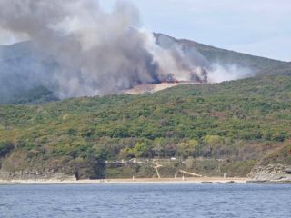 Главная свалка Владивостока горит с раннего утра