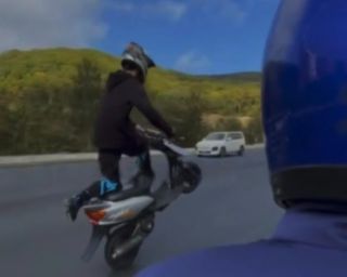 «Мамкины гонщики» Владивостока снимают опасные заезды и высмеивают полицию