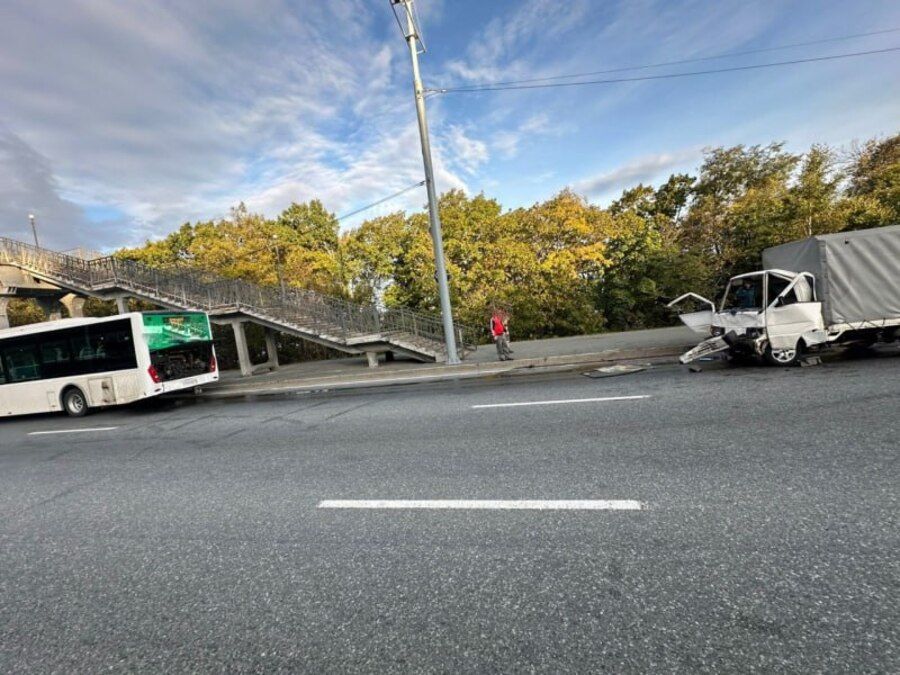 Рейсовый автобус попал в серьезное ДТП во Владивостоке