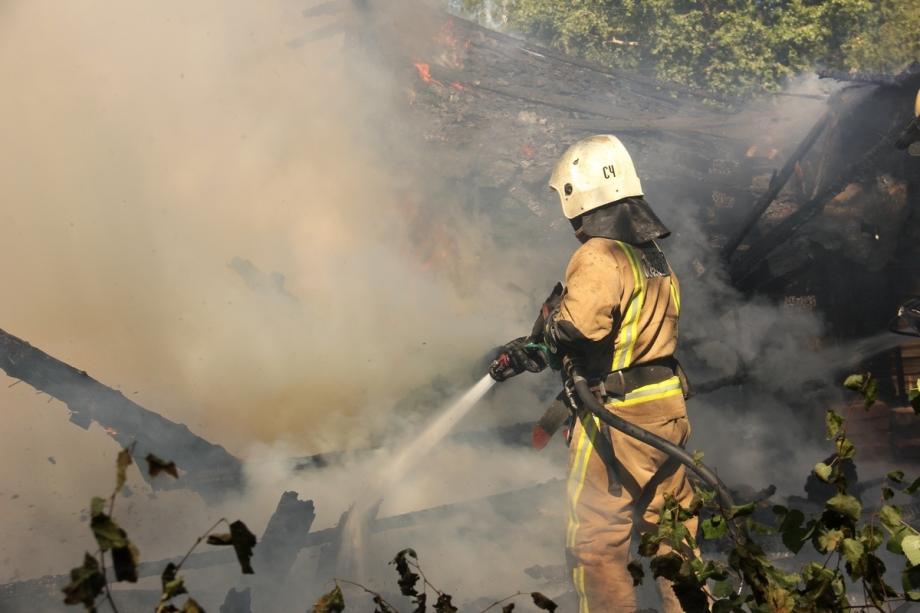 Фото: 25.mchs.gov.ru | Горел дом и гараж. Два приморца самостоятельно покинули место пожара
