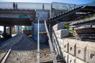 Ступени нового перехода монтируют в районе Баляева