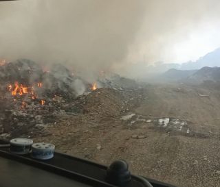 Горит второй мусорный полигон в Приморье за неделю: пожар в Находке мощнее владивостокского