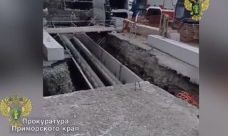 Во Владивостоке канализация затопила место прокладки новых труб