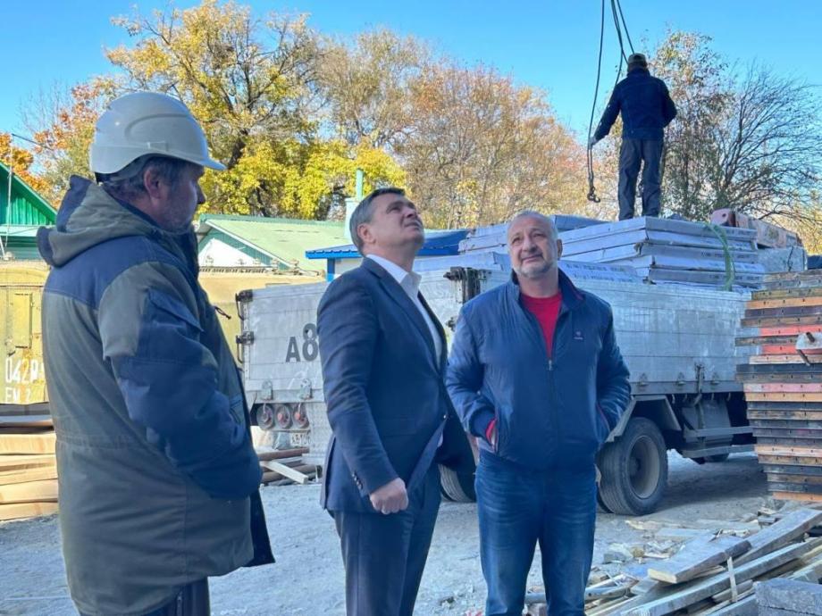 Фото: adm-ussuriisk | Глава Уссурийского городского округа посетил строящиеся объекты