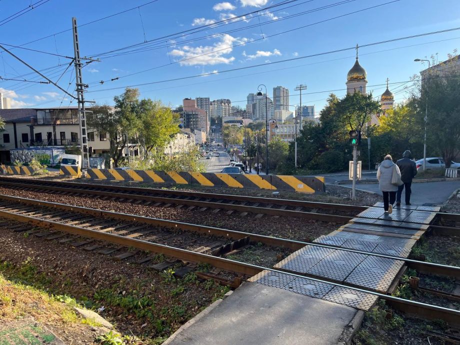 Трагический инцидент во Владивостоке: подросток попал под колеса электрички