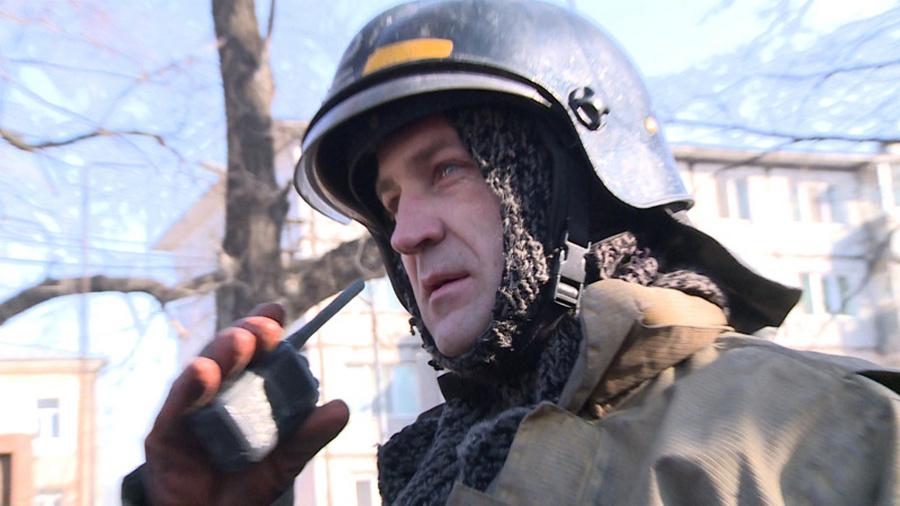 Фото: 25.mchs.gov.ru | Трагедии удалось избежать: ранним утром во Владивостоке во время пожара спасены пять человек