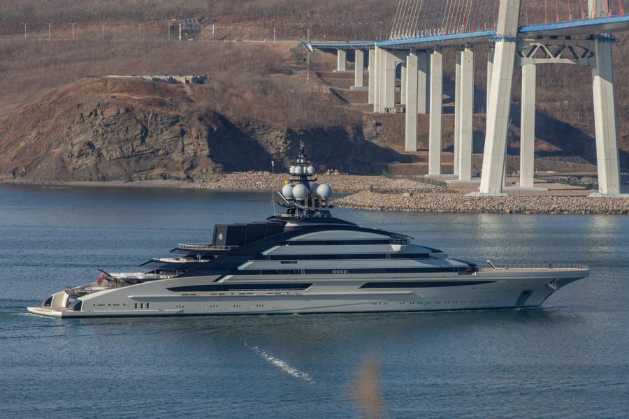 Фото: PRIMPRESS | Знаменитая яхта российского миллиардера направляется в Южную Африку