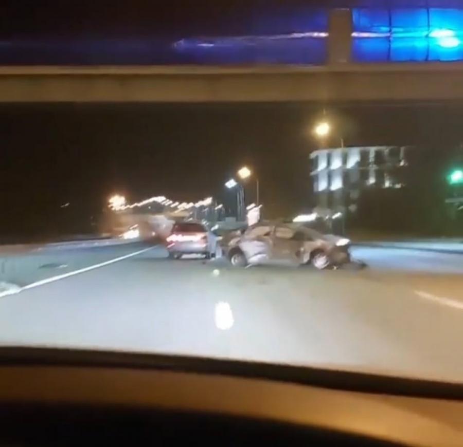 Вторая авария за ночь. Во Владивостоке Prius «влетел» в фуру на полном ходу